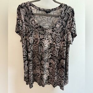 Cynthia Rowley Black And Pink Floral V-Neck T-shirt 1X